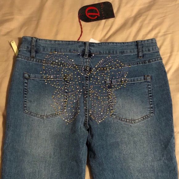 🦋 Denim Butterfly Cropped Jeans - Picture 4 of 4